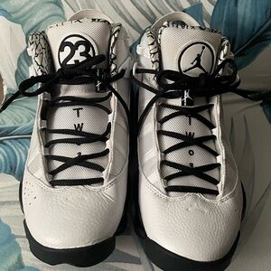 Jordan 6 rings white/black- metallic gold.